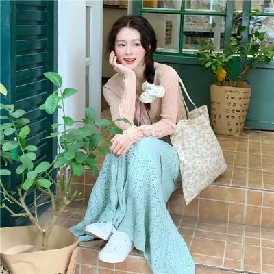 绿衣女子